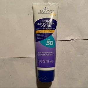 Studio Selection Ultra Sunscreen Lotion SPF 50 3 fl oz EXP 1/2023
